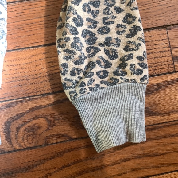 Splendid XS Leopard Print Pajama Top - Picture 6 of 6